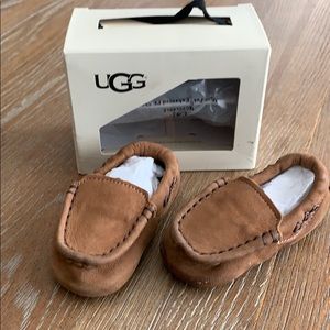 UGG baby/toddler size M 4/5 leather slippers